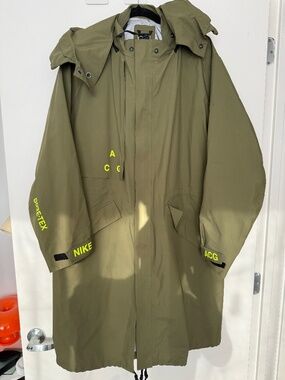 NikeLab ACG GORE-TEX Hooded Rain Coat — Olive Canvas/Volt | Size Large
